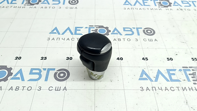 Ручка АКПП Mazda 6 14-21 кожа черная, царапины