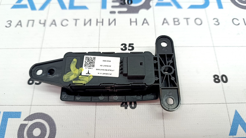 Кнопка открытия двери задней правой Tesla Model X 16-21 на стойке, тип 2