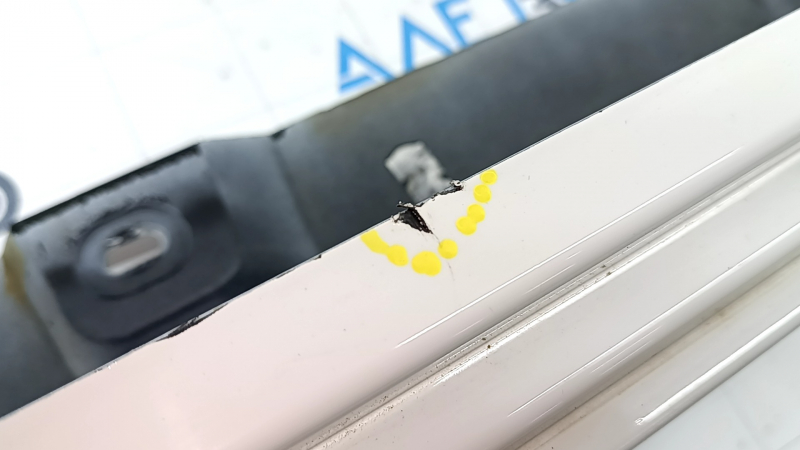 Порог левый BMW 5 F10 11-16 белый, царапины