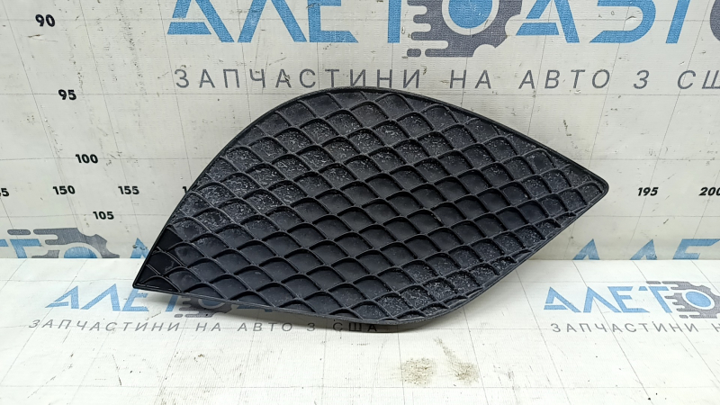 Решетка переднего бампера правая Mercedes C-class W205 300/350e/350h/400 19-21