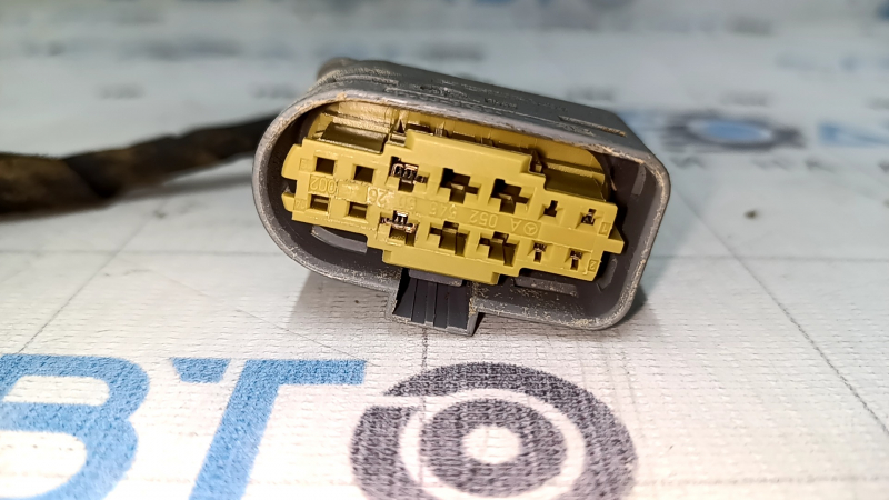 Фишка передней фары правая Mercedes C-class W205 19-21 LED