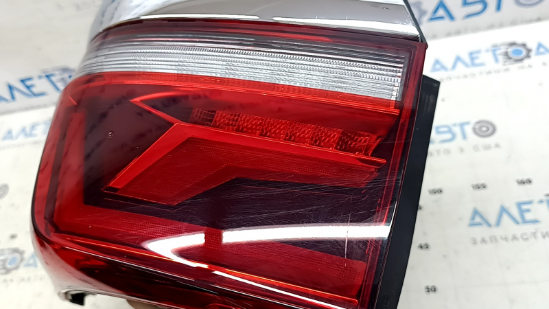 Фонарь внешний крыло правый VW Atlas 24-26 LED с хром молдингом, царапины