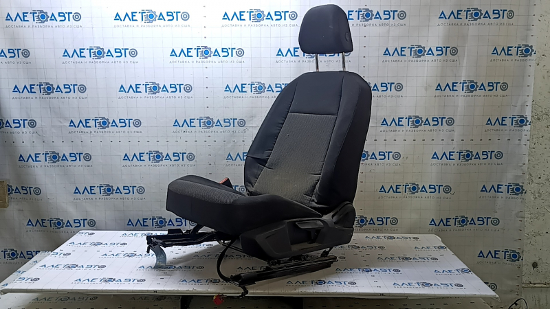Водительское сиденье VW Jetta 19-21 без airbag, механическое, ткань черная, под чистку, замято