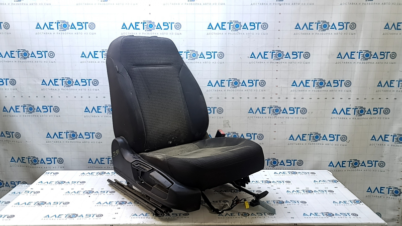 Пассажирское сиденье VW Jetta 11-16 USA без airbag, механическое, ткань черная с черной вставкой, под чистку