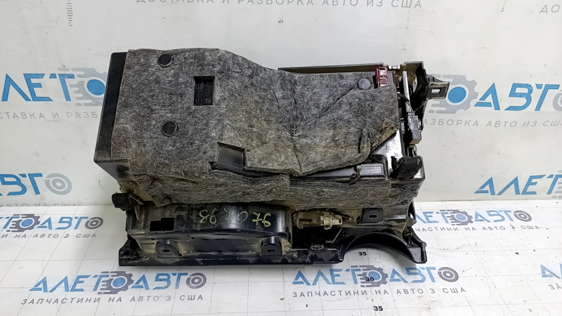 Перчаточный ящик, бардачок Mercedes C-class W205 15-21 черный, 2 части, царапины, контакт с водой