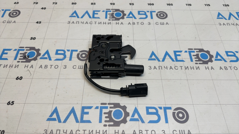 Замок капота левый Audi A4 B9 17-25