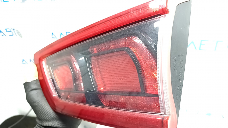 Фонарь внутренний дверь багажника правый Kia Niro 17-20 LED, царапина