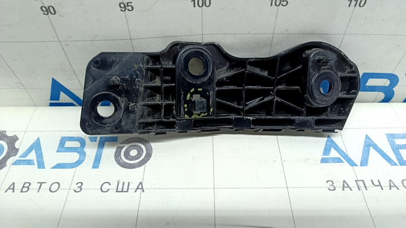 Крепление переднего бампера правое Mazda CX-5 17-24 сломаны защелки