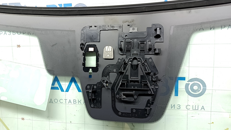 Лобовое стекло Mazda CX-5 19-25 под датчик дождя и камеру, песок, царапины, воздух под кромкой