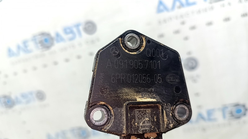 Датчик уровня масла Mercedes C-class W205 300 19-21 2.0т