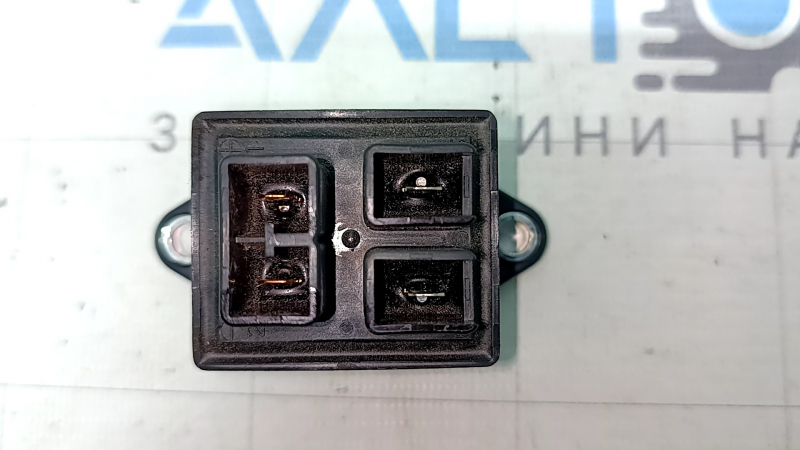 Реле батареи ВВБ Relay system vehicle Toyota Prius 20 04-09