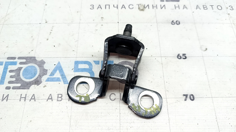 Петля двери багажника левая Lincoln MKC 17-19