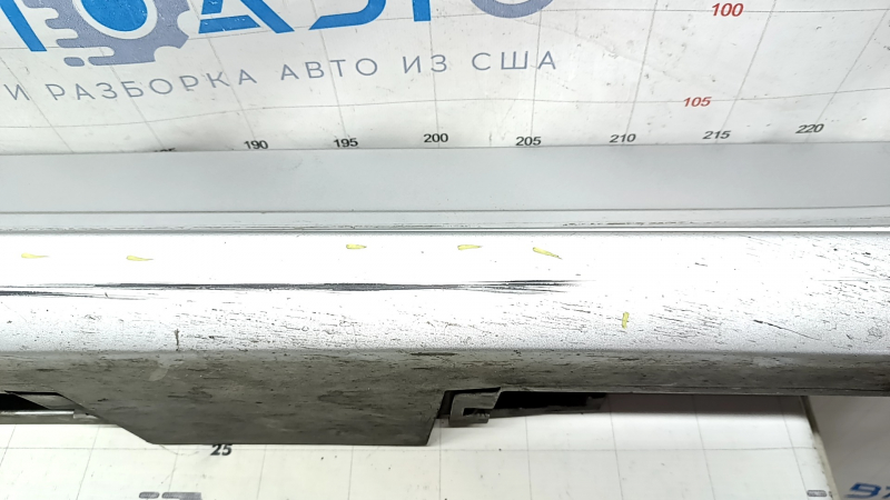 Порог правый Toyota Avalon 13-18 серебро, царапины, протерт