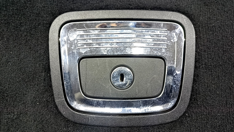 Пол багажника Mercedes GLC 20-22 черный, с ручкой, царапины на ручке