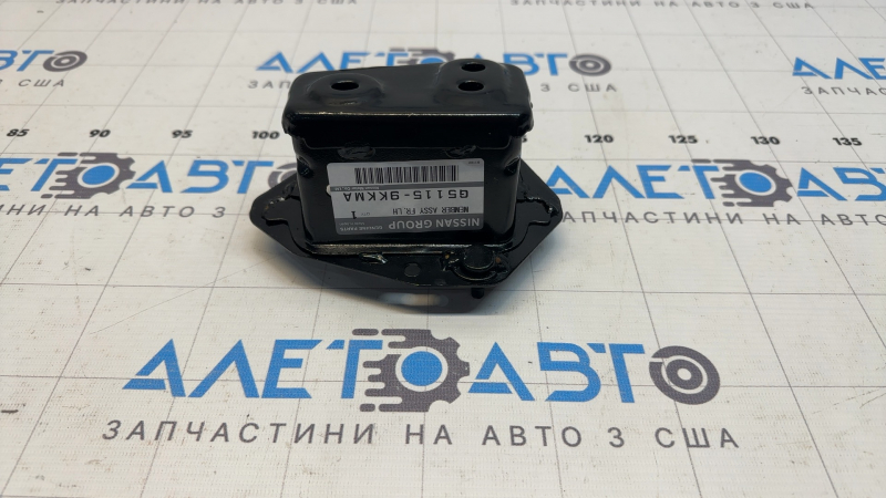 Клык усилителя переднего бампера левый Nissan Versa Note 13-19