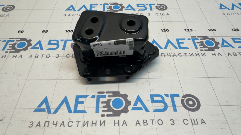 Клык усилителя переднего бампера левый Nissan Versa Note 13-19