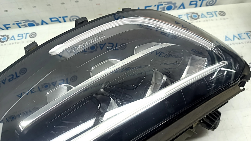 Фара передняя правая в сборе Mercedes GLC 20-22 LED с уплотнителем, песок, царапины