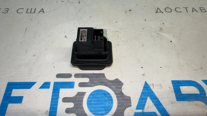 Hub USB, AUX Nissan Versa Note 13-17