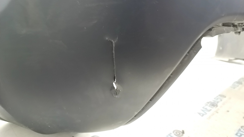 Бампер задний голый Jeep Cherokee KL 19-23 структура, под парктроники, царапины, надрывы