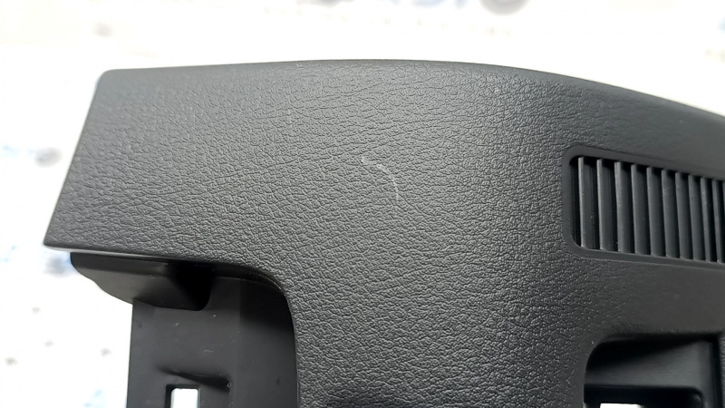 Накладка колени водителя Mazda CX-50 23-26 черная, царапины
