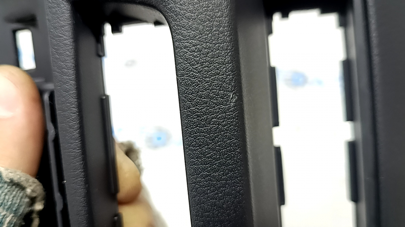 Накладка колени водителя Mazda CX-50 23-26 черная, царапины