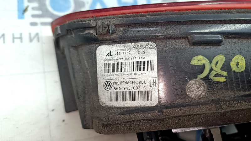 Фонарь внутренний крышка багажника левый VW Passat b8 16-19 USA темный, царапины