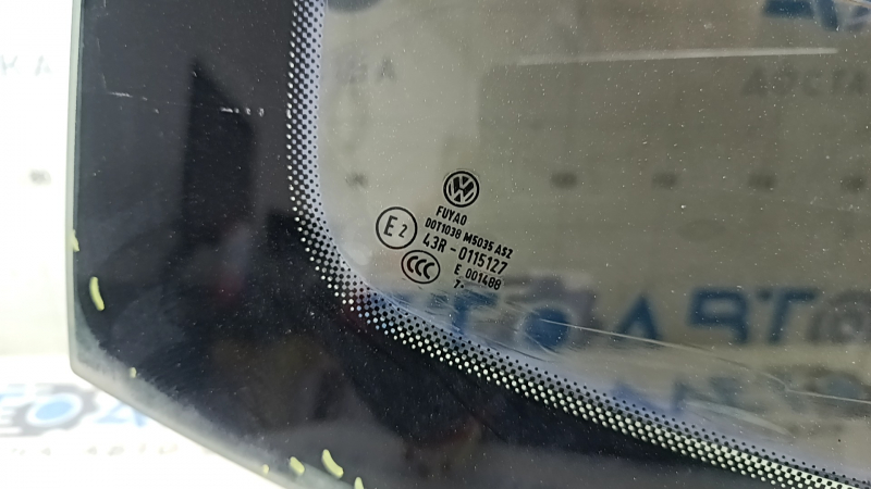 Стекло заднее VW Passat b8 16-19 USA тонировка, воздух по кромке стекла