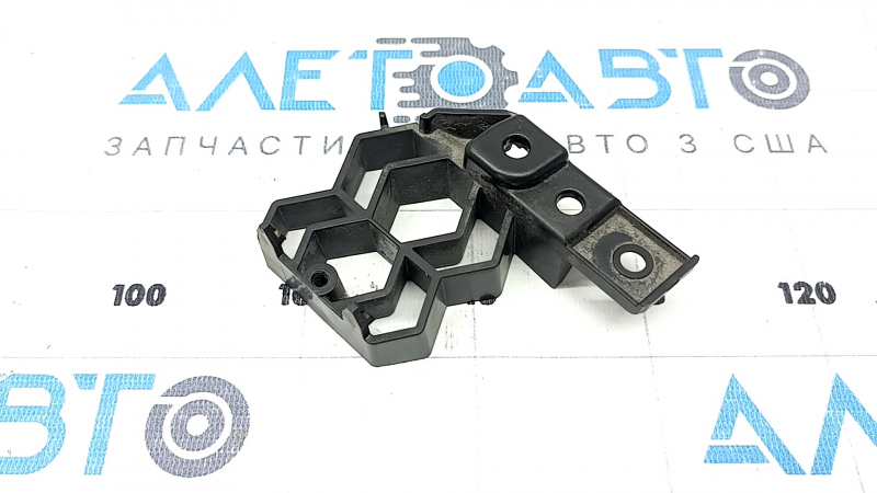 Кронштейн переднего бампера центральный левый Mazda CX-50 23-26