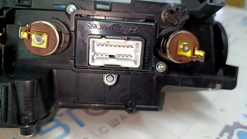 Бокс карман центральной консоли Hyundai Sonata 15-17 царапины, с прикуривателями и USB