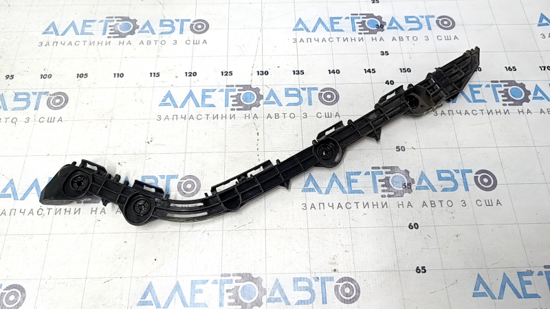 Suportul barei spate dreapta pentru un Lexus ES300h ES350 13-18 este defect.