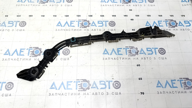 Suportul barei spate dreapta pentru un Lexus ES300h ES350 13-18 este defect.