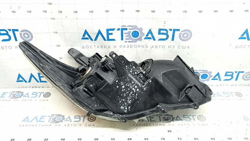 Фара передняя левая Toyota Prius 30 13-15, рест, галоген, под полировку, паутинка