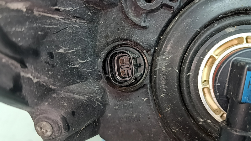 Фара передняя левая Toyota Prius 30 13-15, рест, галоген, под полировку, паутинка