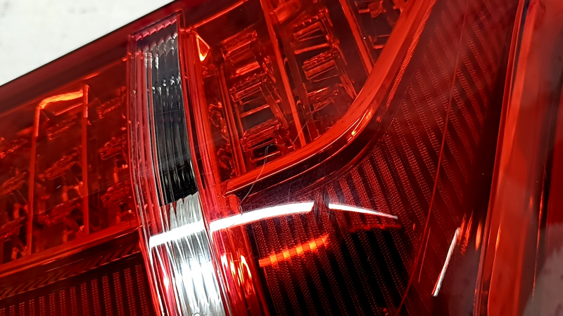 Фонарь внешний крыло правый Volvo XC90 16-26 LED, светлый, царапины