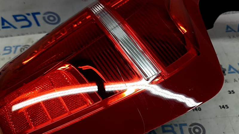 Фонарь внешний крыло правый Volvo XC90 16-26 LED, светлый, царапины