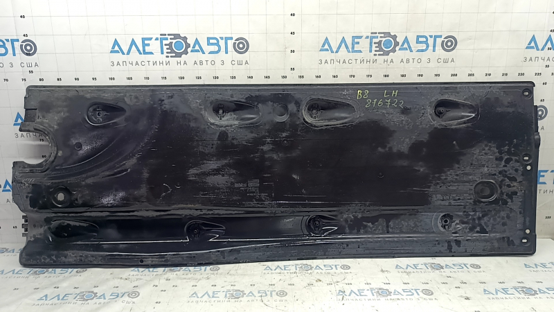 Защита днища левая VW Passat b8 16-19 USA затерта, примята