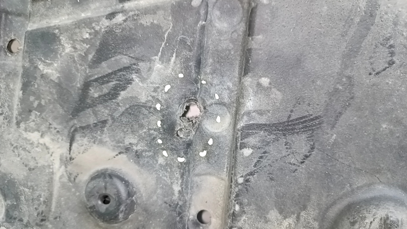 Защита переднего бампера Toyota Camry v70 18-24 примята, надрывы, потерта