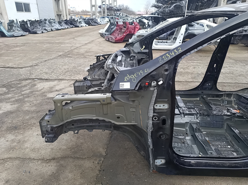 Четверть передняя левая Ford Edge 19-24 на кузове, черная