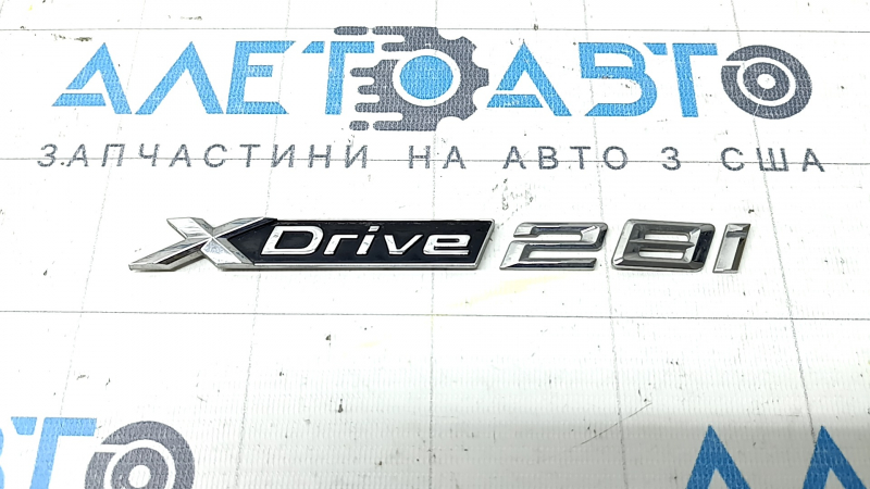 Эмблема надпись "X Drive 28i" двери багажника BMW X1 F48 19-22