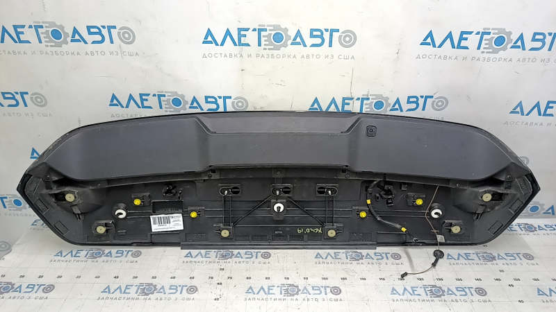 Спойлер двери багажника Volvo XC40 19-26