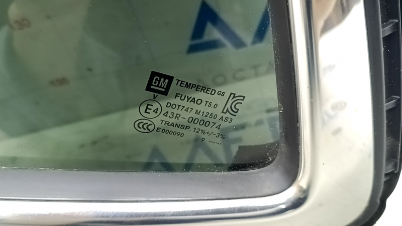 Стекло двери треугольник с уплотнителем заднее левое Buick Encore 13-22