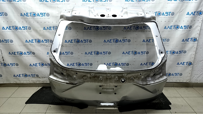 Дверь багажника голая Ford Edge 19-24 серебро UX, примята, вмятины