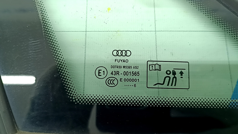 Geamul surd din spatele stânga al Audi A4 B9 17-19 crom