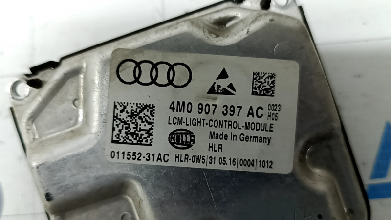 Блок управления правой фарой Audi A4 B9 17-19 LCM