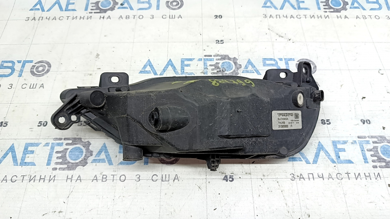 Противотуманная фара птф правая Volvo XC60 18-26 code: XE0D, песок