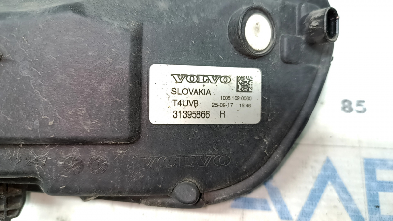 Противотуманная фара птф правая Volvo XC60 18-26 code: XE0D, песок