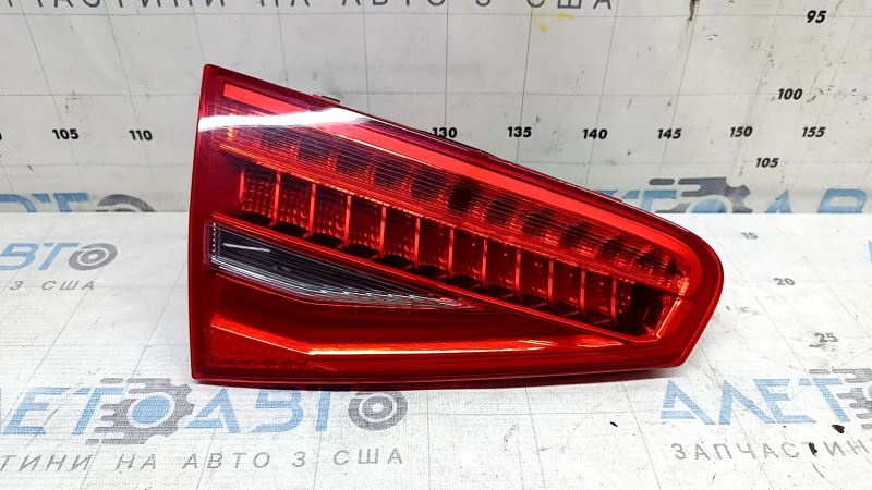 Фонарь внутренний крышка багажника левый Audi A4 B8 13-16 рест седан LED, царапины