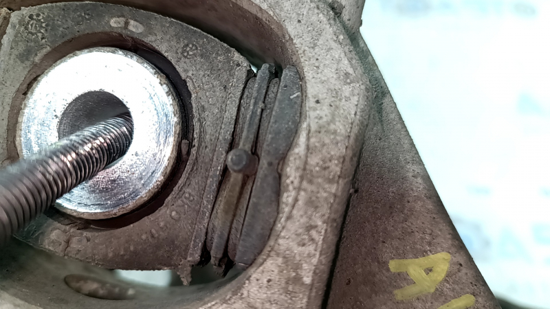 Punte spate stânga cu butuc pentru Audi A4 B8 08-16 AWD cu senzor ABS, butuc ruginit