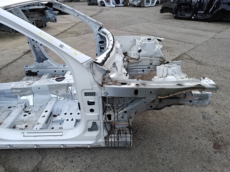 Четверть передняя правая Mercedes W213 E 17-23 на кузове, белая