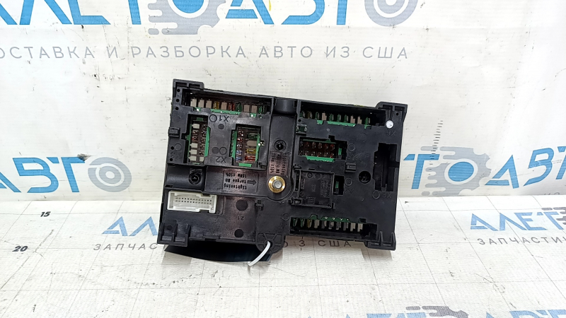 Блок предохранителей багажника BMW X7 G07 19-22 MID надлом крепления